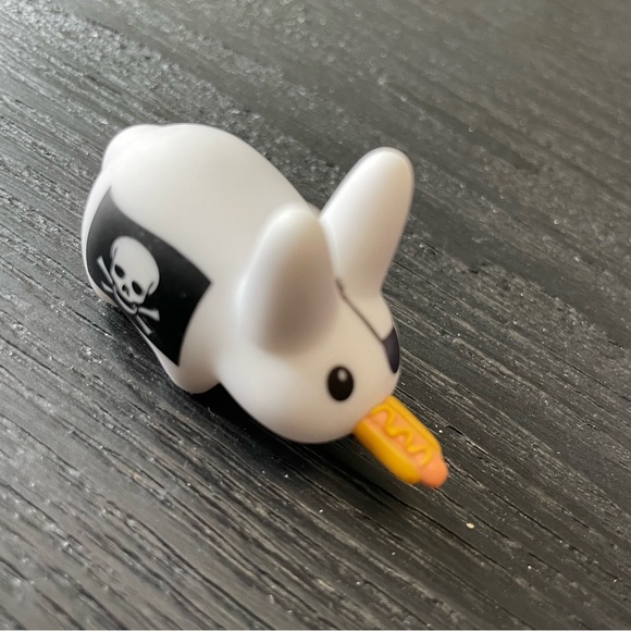 Kidrobot Frank Kozik Vinyl Smorking Labbit Figures - Picture 7 of 11